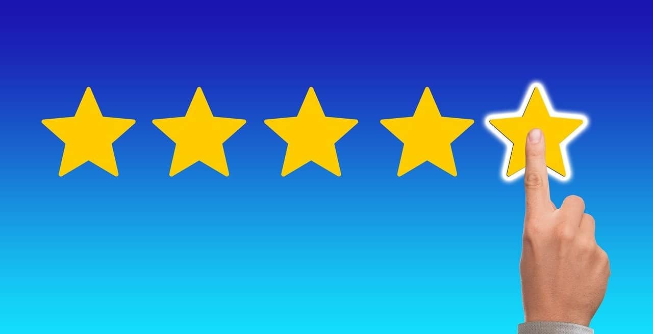 this is an image of a someone rating an object 5 stars, used in an article by Dr Suraj Manjunath to represent the excellent outcome of thyroid cancer. Dr Suraj Manjunath is a surgical oncologist and minimally invasive cancer surgeon in Bangalore